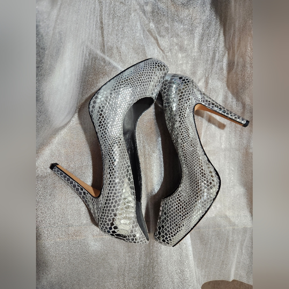 White House Black Market Snowflake Snake Platform Heels Size 9.5M